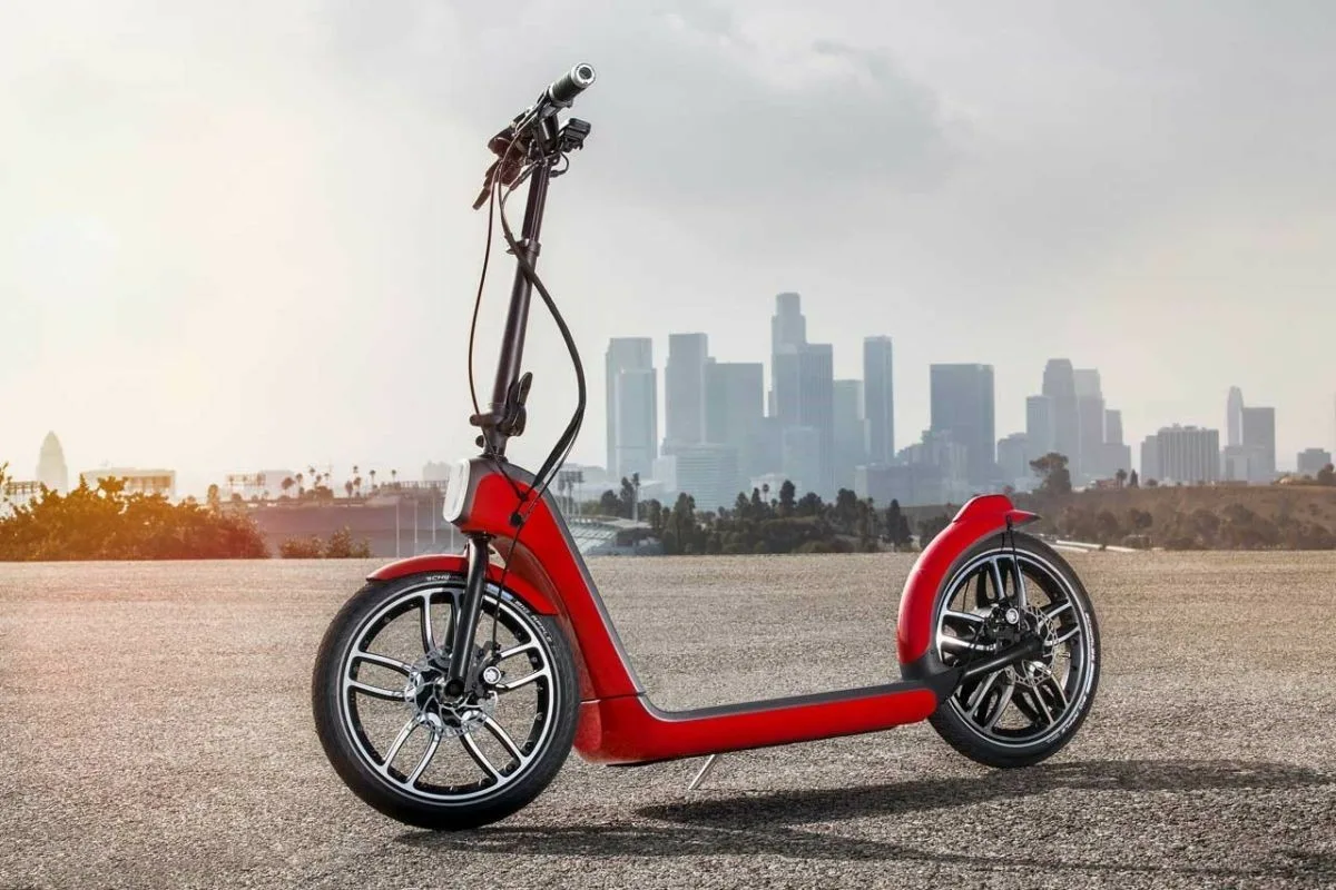 Elscooter eller scooter? Hvad skal du vælge i byen?