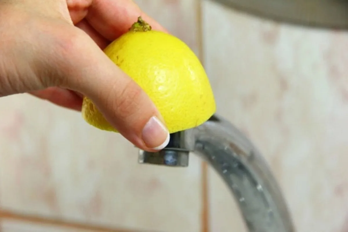 Ét Citron – Og Dit Badeværelse Skinner Uden Kemi