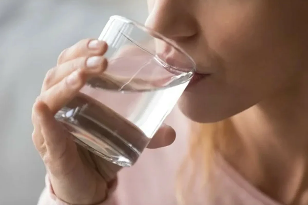 Bekæmp Fedtlever med Vand: Hvor Mange Glas Skal Du Drikke om Dagen?