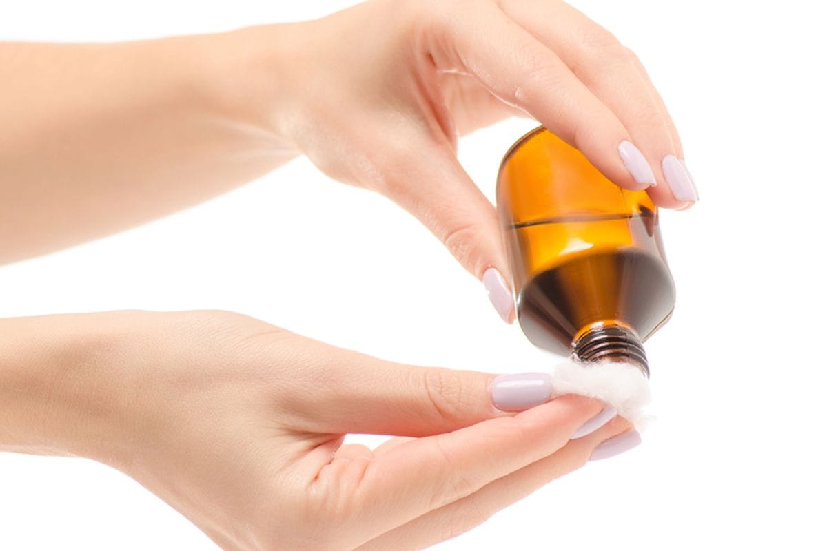 Fjern Skimmel i Badeværelset med 2 Simple Ingredienser – Uden Blegemiddel!