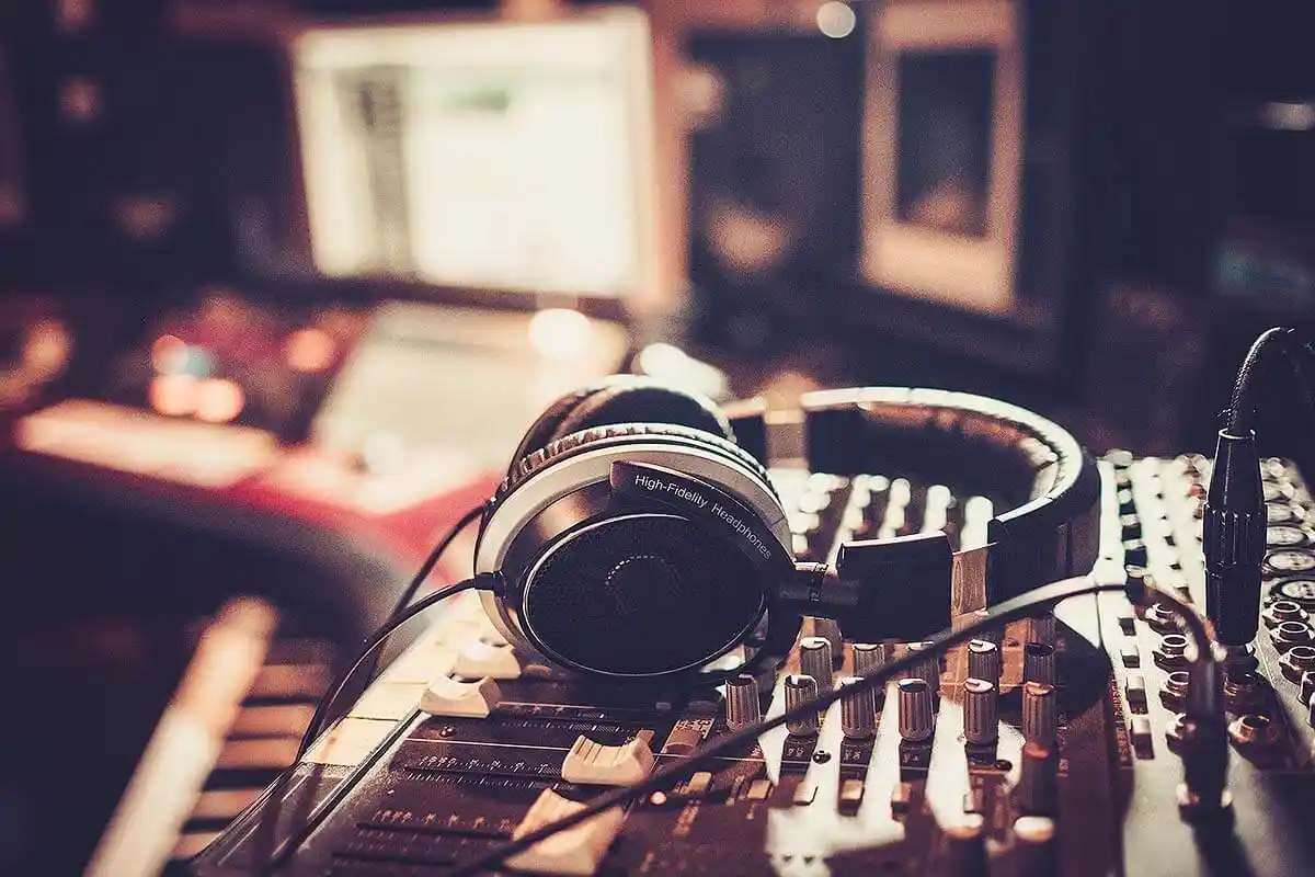 Sådan reagerer hjernen på musik – overraskende effekter
