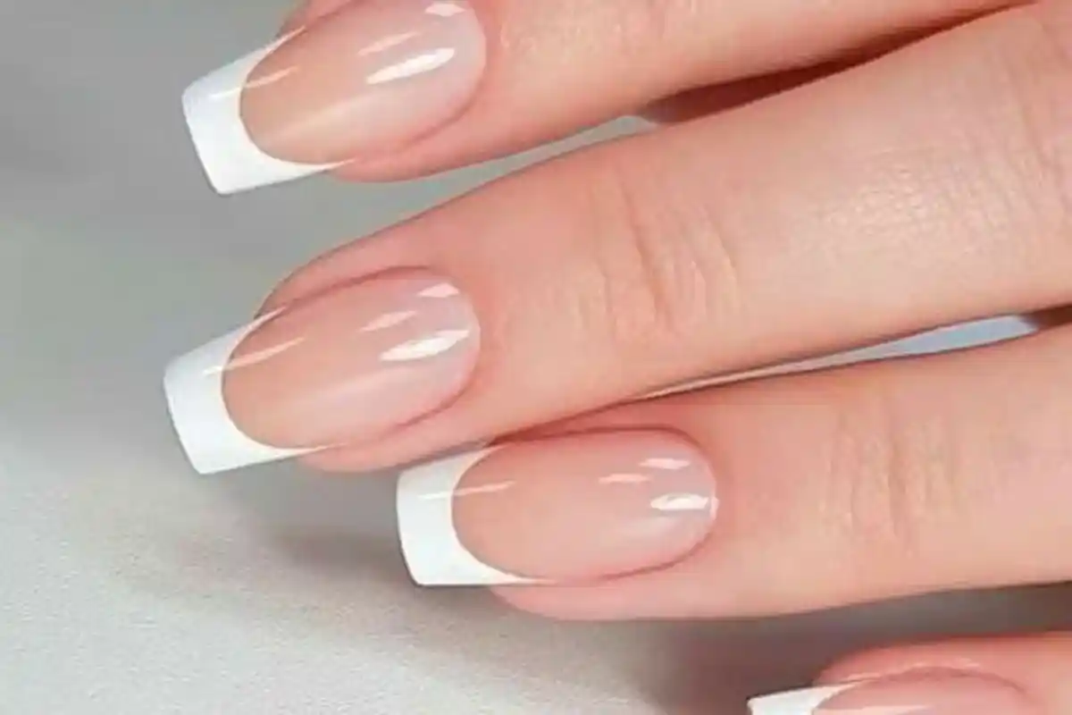 Elegante og diskrete negle: 5 stilarter, der skinner på kontoret