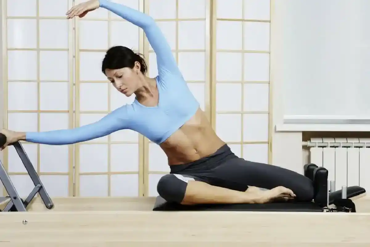Pilates Havfrue Øvelse: Forbedr Din Holdning og Stræk Ryggen Denne Sommer!