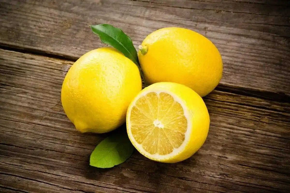 Rengøring af Gulv med Citron: En Naturlig Vej til et Skinnende Hjem